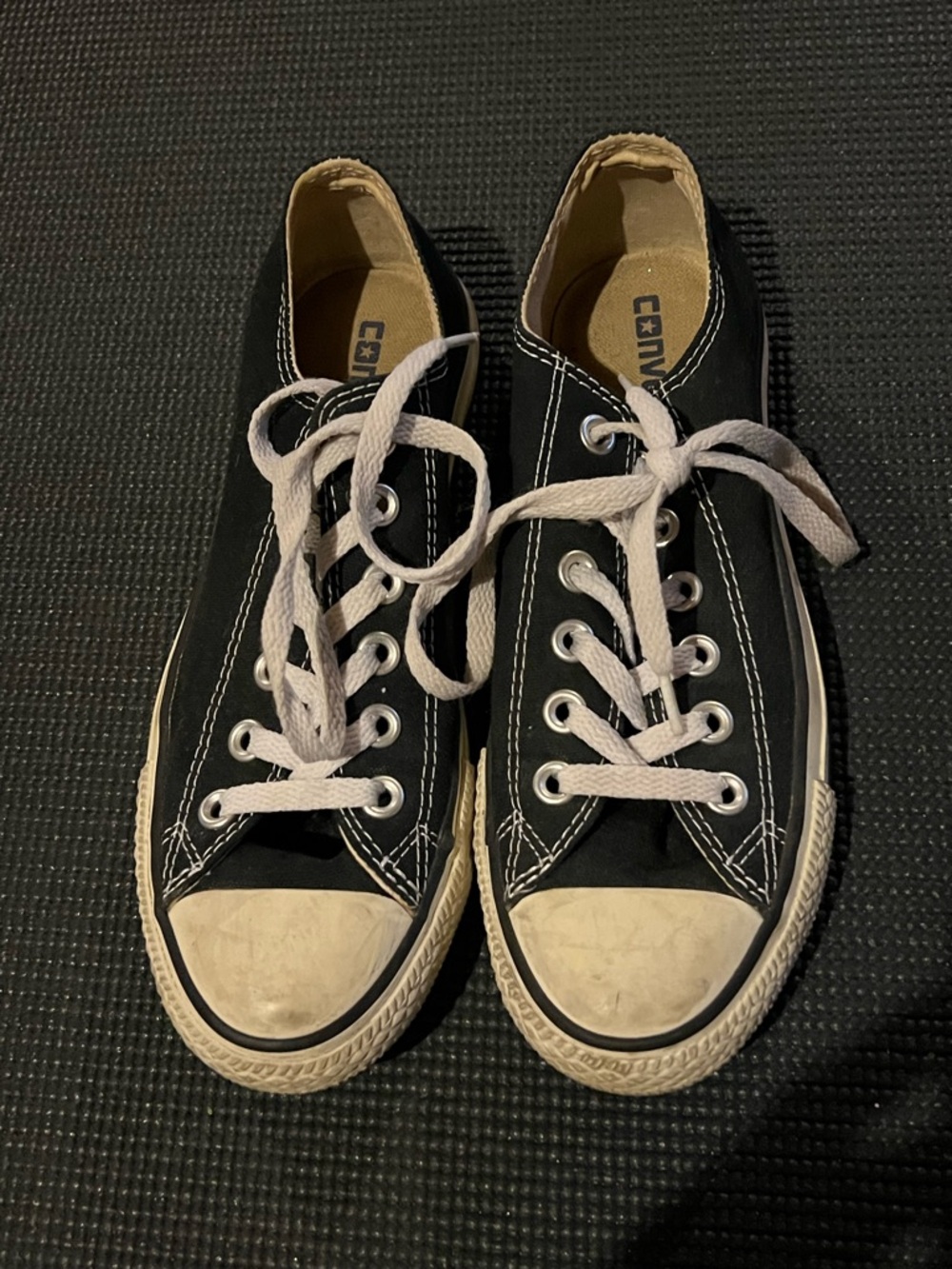 Converse Chuck Taylor Low Top Sneakers - Black
